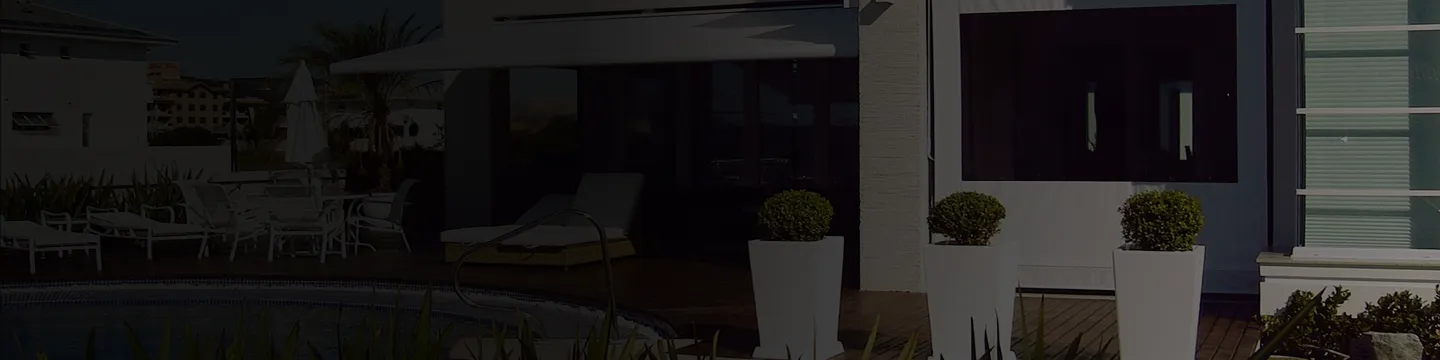 Cobertura Suntoldos em área de lazer residencial