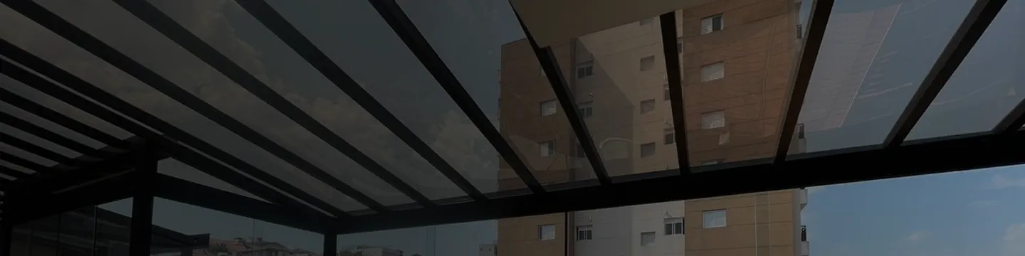 Cobertura de vidro instalada pela Suntoldos